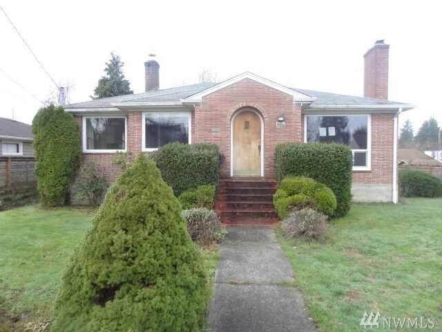 Property Photo:  906 N Cheyenne St  WA 98406 