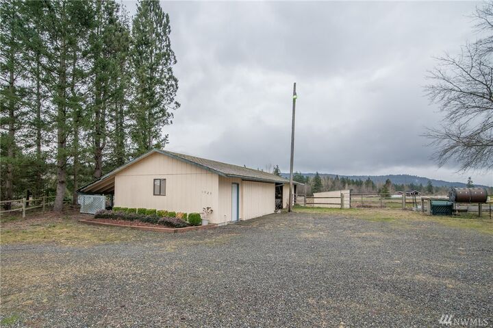 Property Photo:  1925 E Smith Road  WA 98226 