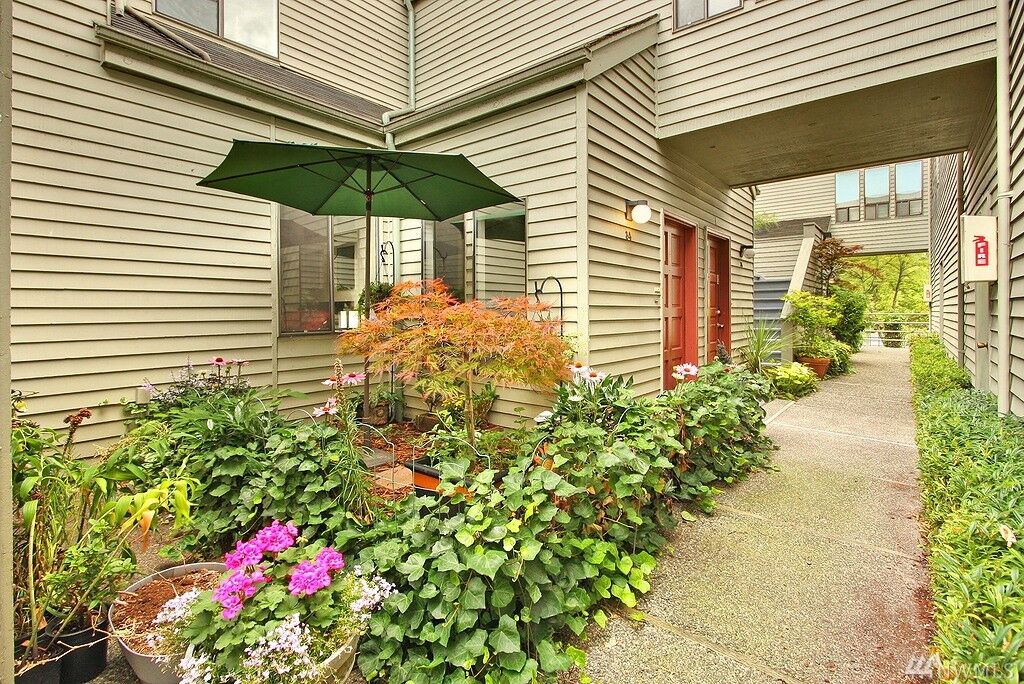 Property Photo:  2001 Yesler Wy 32  WA 98122 