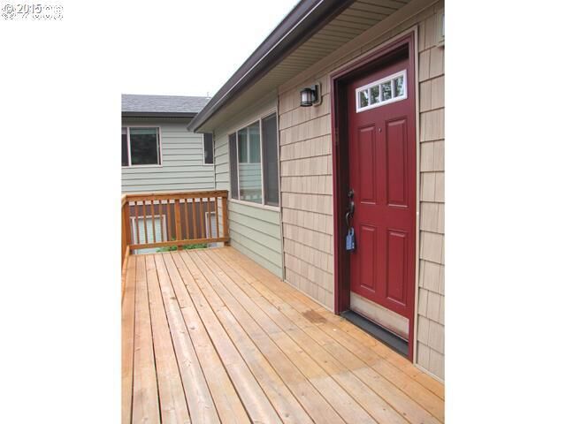 8676 N Willamette Blvd  Portland OR 97203 photo