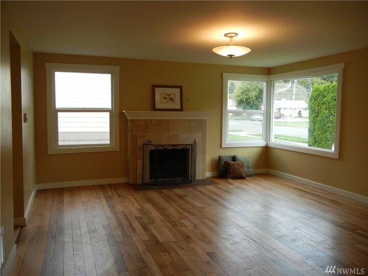 Property Photo:  3531 SE 6th St  WA 98058 