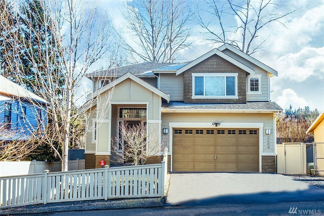 Property Photo:  3604 Meadow Ave N  WA 98056 