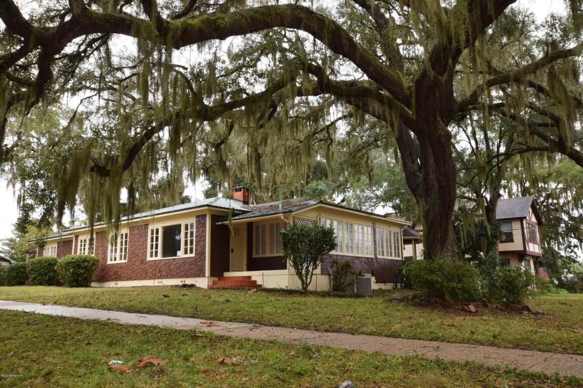 Property Photo: 1900 Carr Street FL