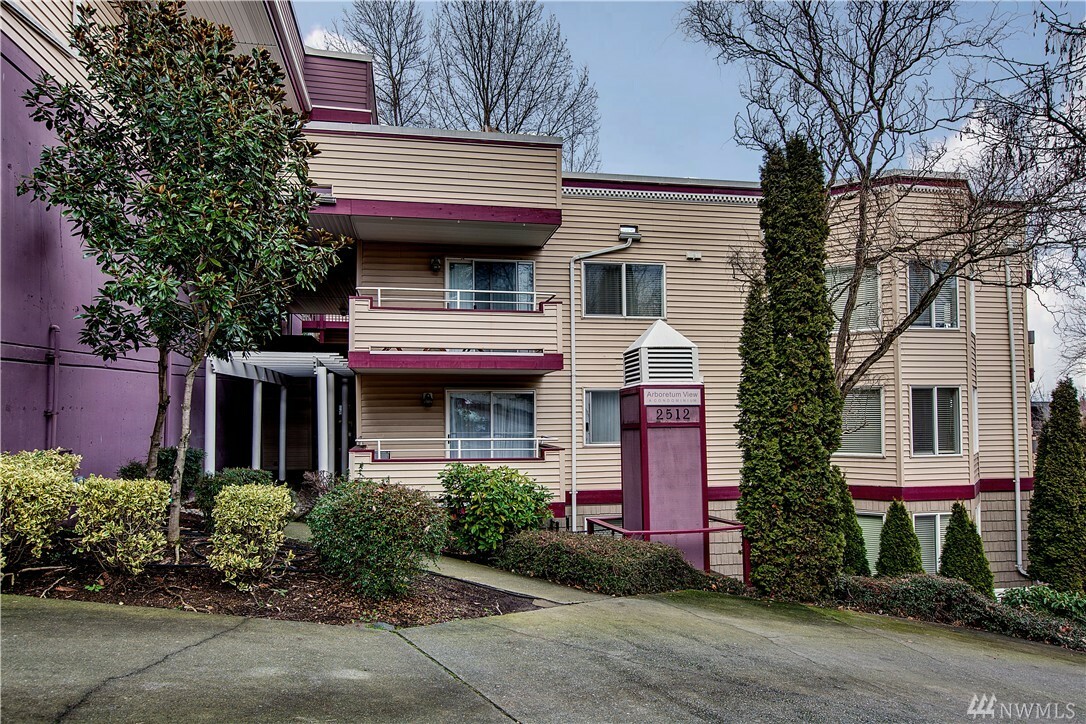 Property Photo:  2512 E Madison St 201  WA 98112 