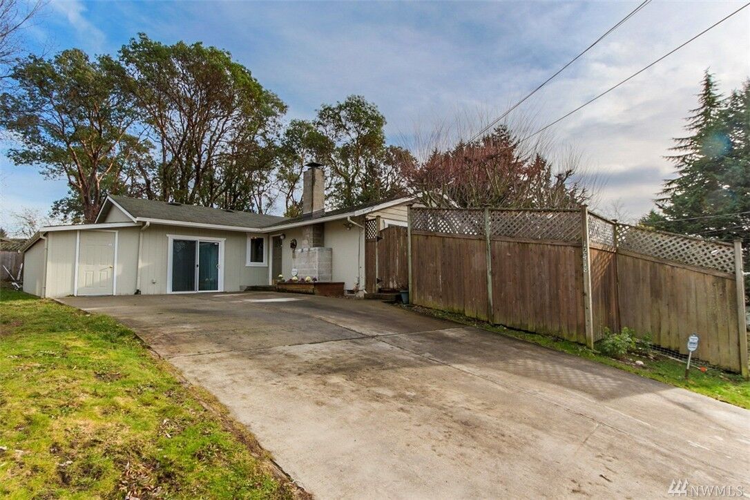 Property Photo:  12418 7th Ave SW  WA 98146 
