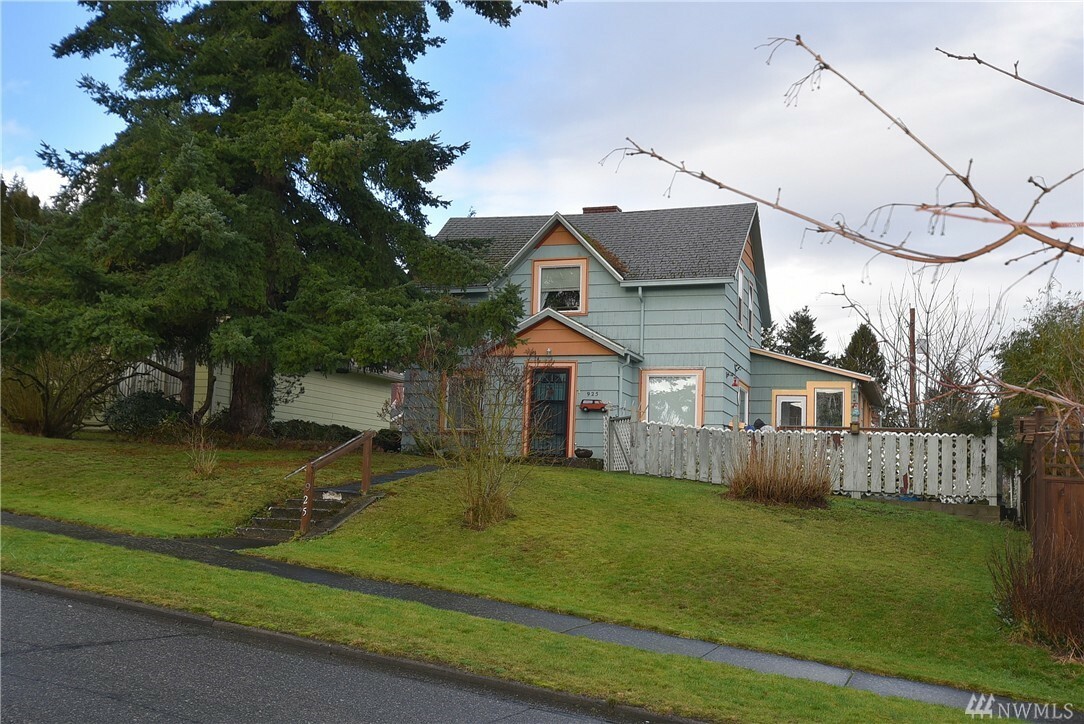 Property Photo:  925 Mason St  WA 98225 