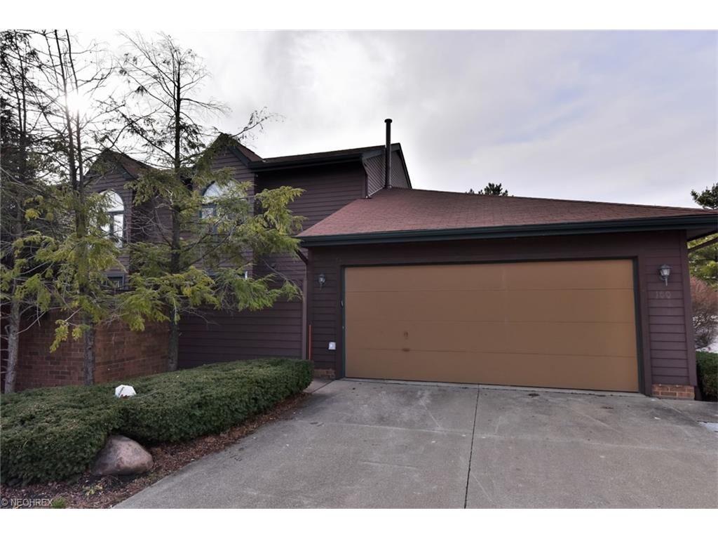 Property Photo:  180 Pheasant Run 180  OH 44124 