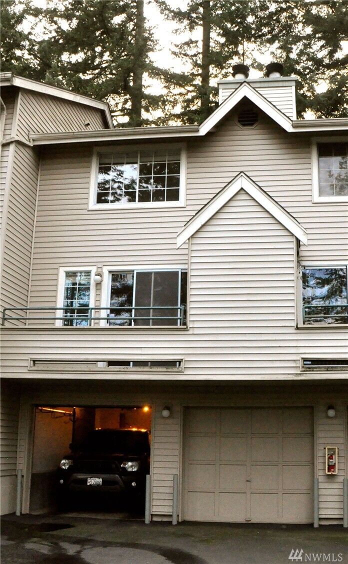 Property Photo:  8512  242nd Street SW 4  WA 98026 