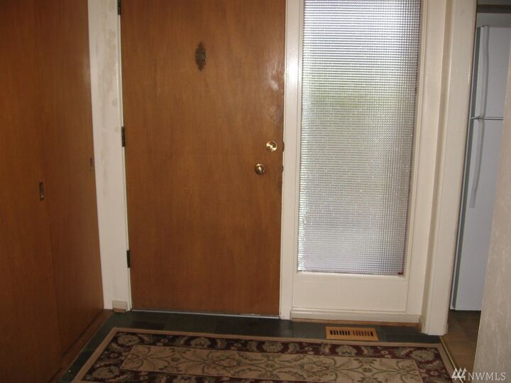 Property Photo:  925 W Birch St  WA 98584