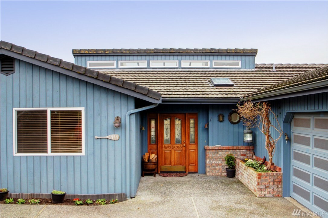 Property Photo:  818 Shoshone Dr  WA 98257 