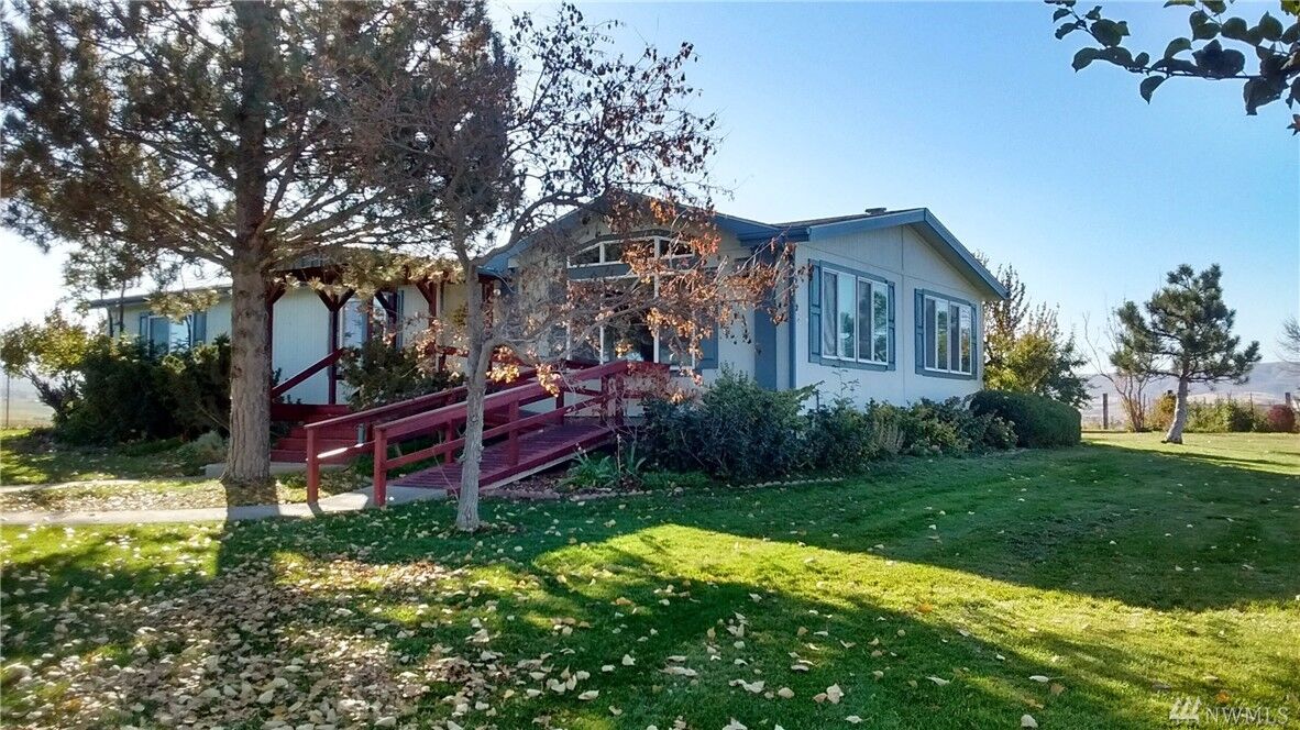 Property Photo:  1310 Carroll Rd  WA 98926 