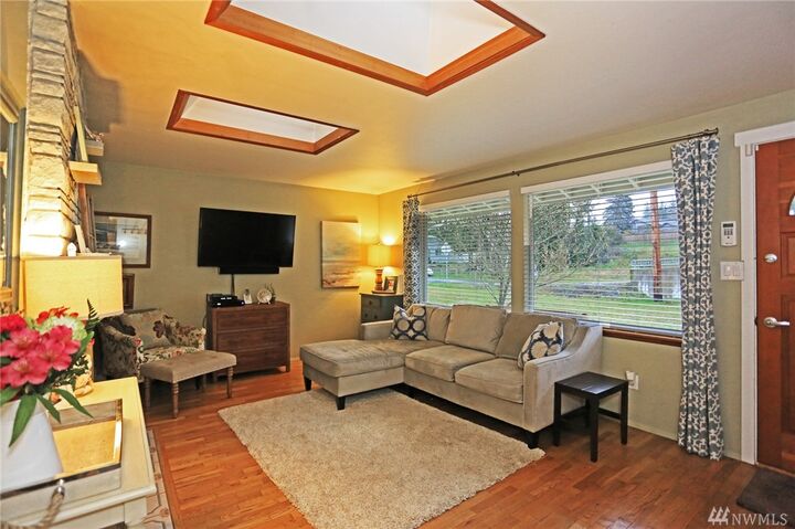 Property Photo: 18424 72nd Ave W WA 98026