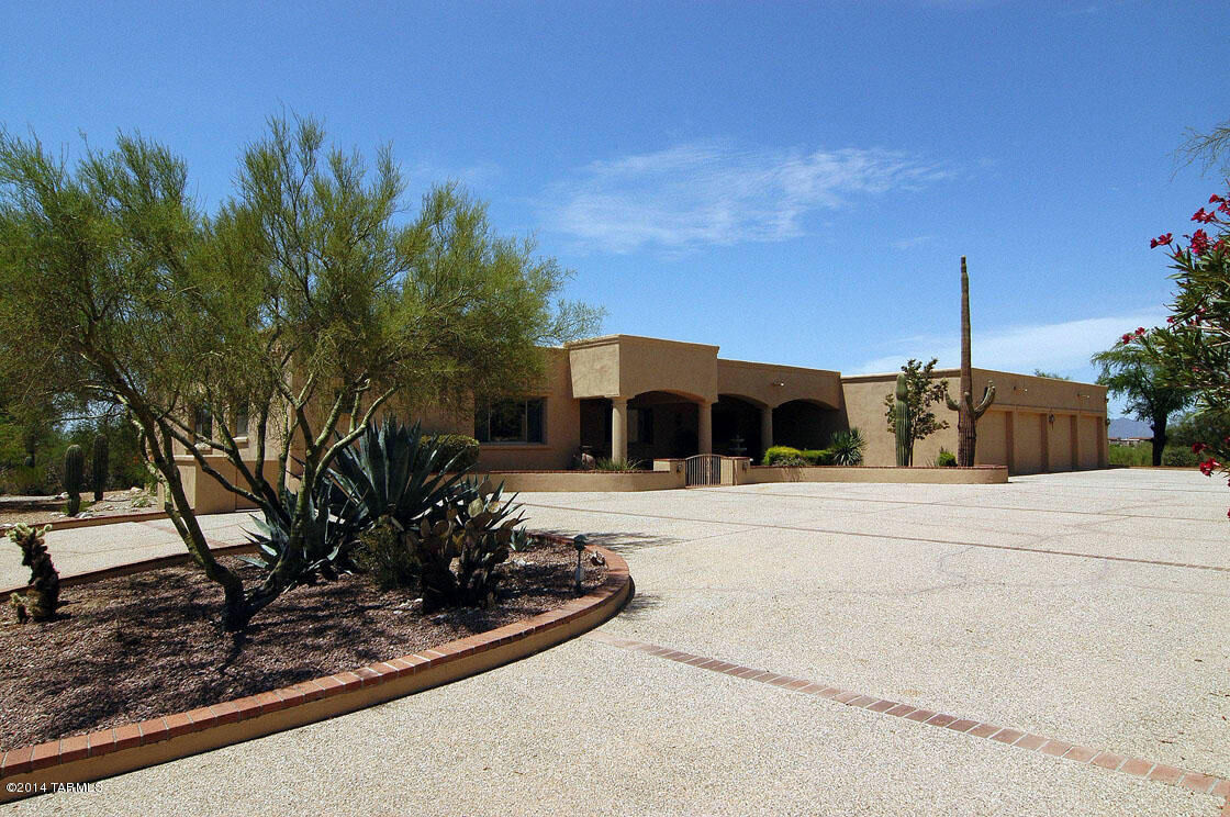 Property Photo:  4555 N Via De La Granja  AZ 85718 
