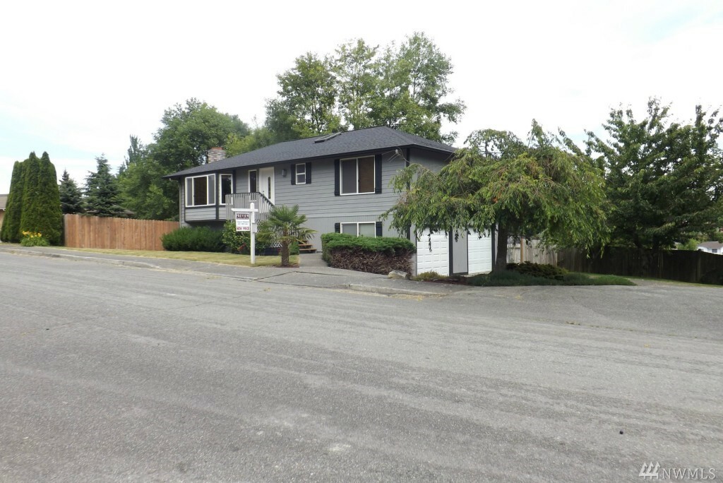 Property Photo:  223 Pecks Dr  WA 98203 