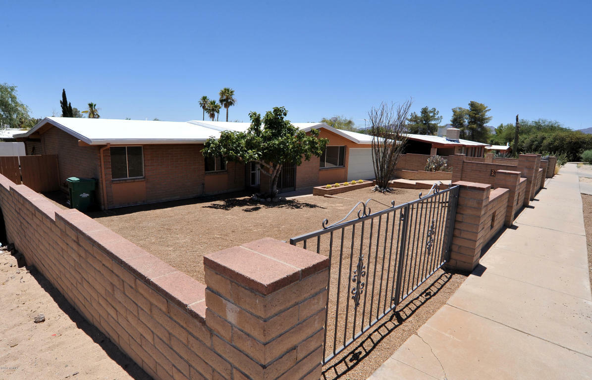 Property Photo:  3271 W Liberty Tree Lane  AZ 85741 