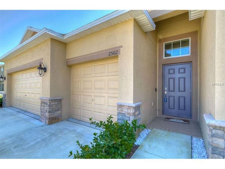 Property Photo:  2502 Cumberland Cliff Drive  FL 33570 