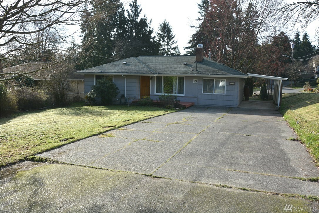 Property Photo:  903 NE 174th St  WA 98155 