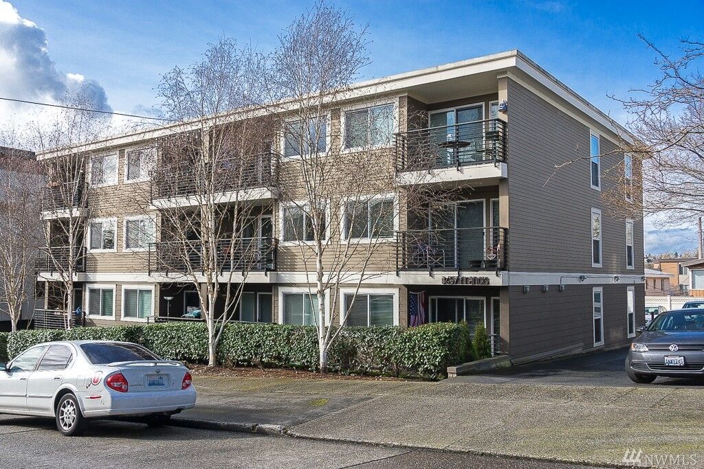 Property Photo: 3657 Francis Ave N 203 WA 98103