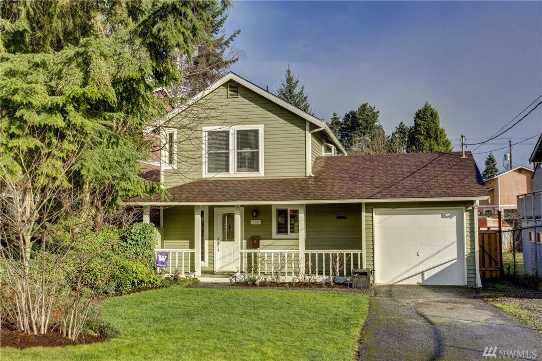 Property Photo:  918 N 98th St  WA 98103 