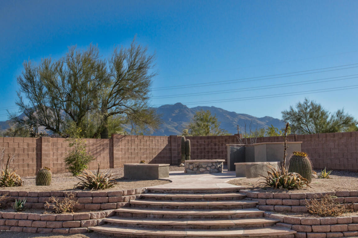 Property Photo: 6425 N Placita Tranquila AZ 85704