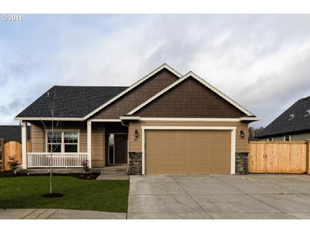 Property Photo:  981 Pennington Ct  OR 97404 