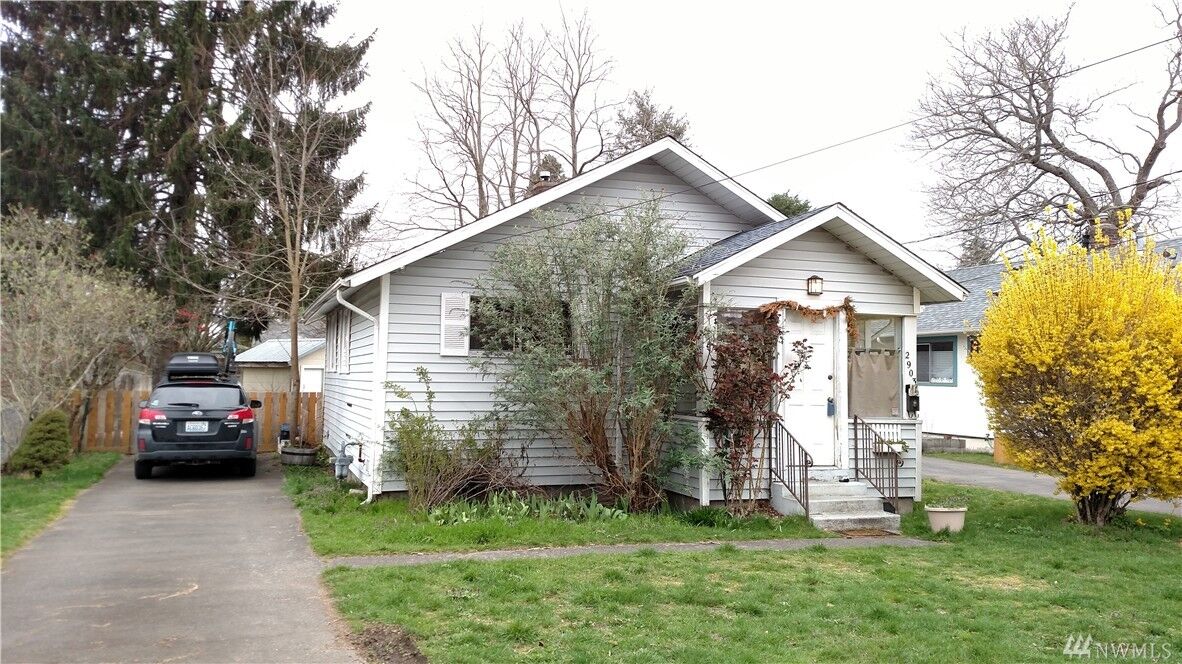 Property Photo:  2903 Vallette St  WA 98225 