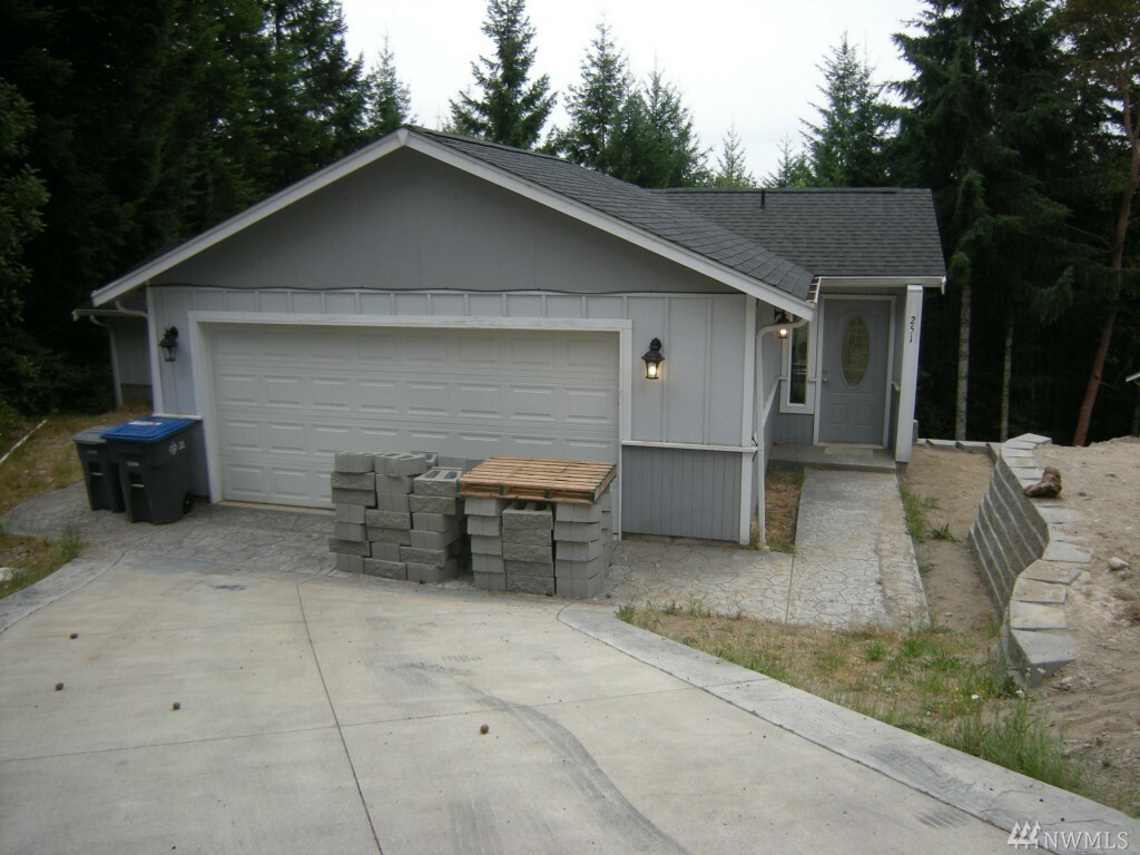 Property Photo:  251 NE Jolly Rogers Lane  WA 98528 