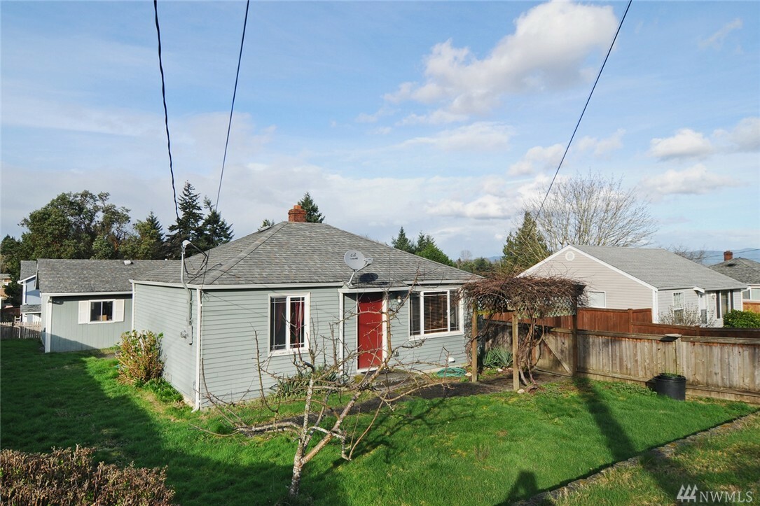 Property Photo:  4260 S 173 St  WA 98188 