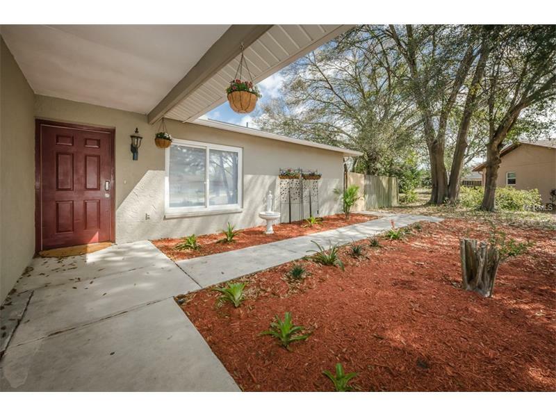 Property Photo:  10420 Leaning Oak Drive  FL 34668 