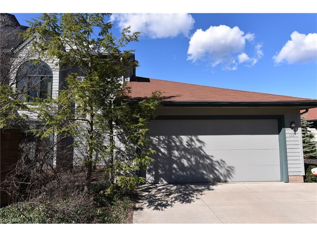 Property Photo:  172 Pheasant Run 172  OH 44124 