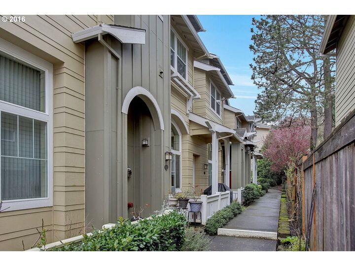 8329 SW 24th Ave  Portland OR 97219 photo