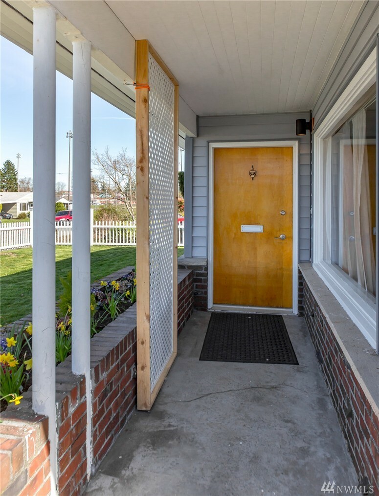 Property Photo:  2218 S Melrose St  WA 98405 