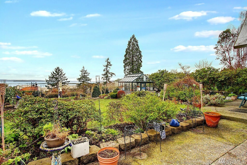 Property Photo:  302 Alverson Blvd  WA 98201 