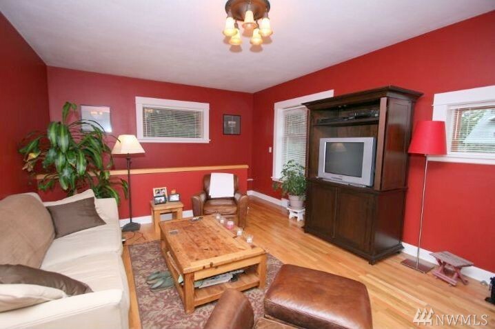 Property Photo:  6018 Greenwood Ave N  WA 98103 