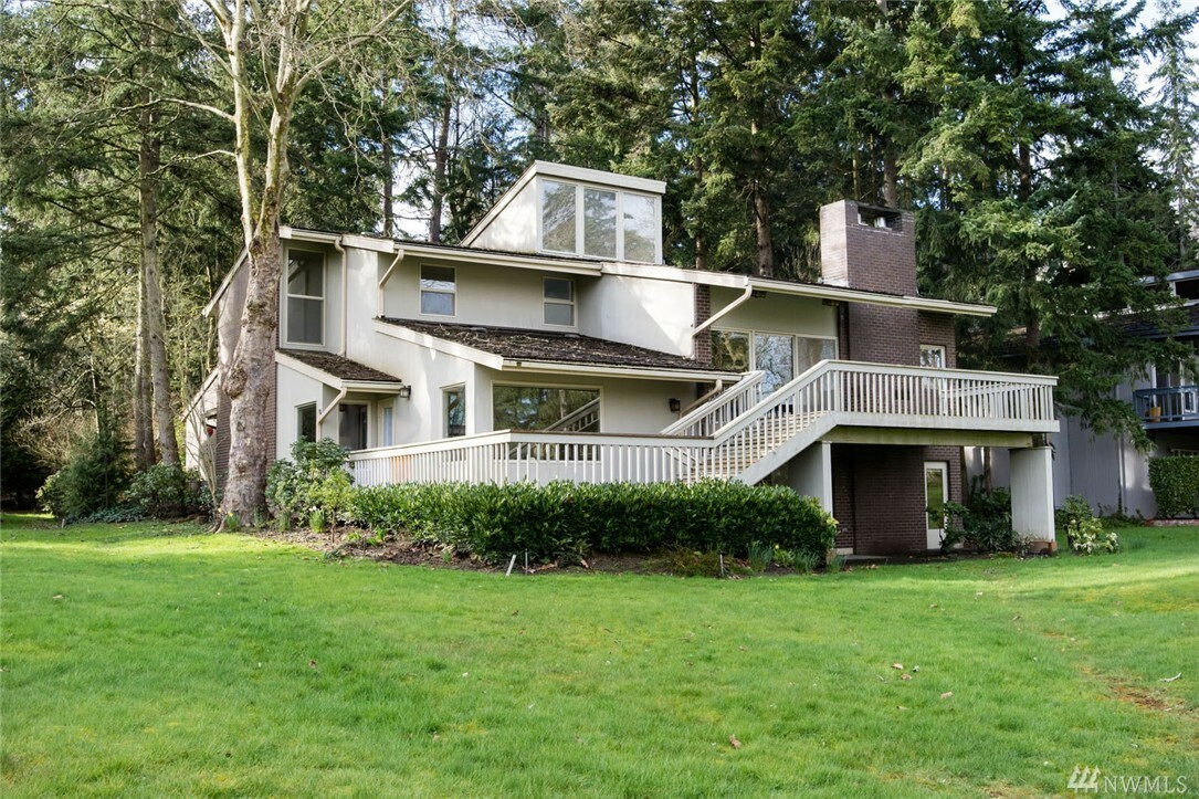 Property Photo:  1270 80th Place NE  WA 98039 