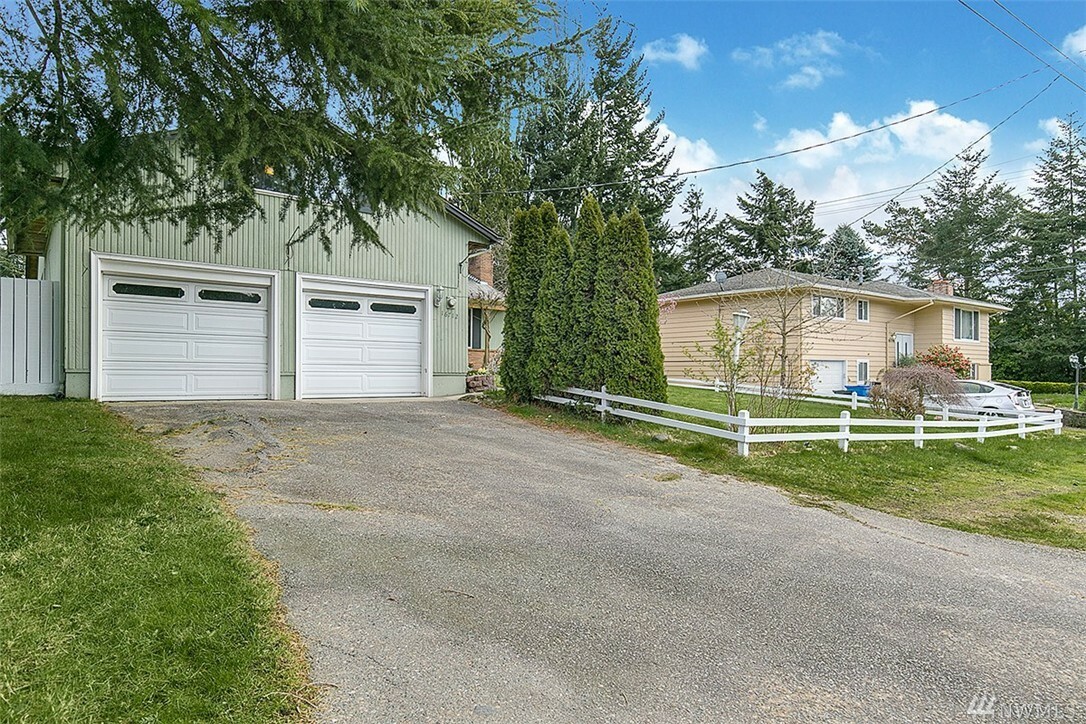 Property Photo:  16712 Corliss Ave N  WA 98133 