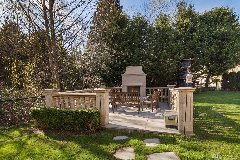 Property Photo: 5327 140th Ave NE WA 98005