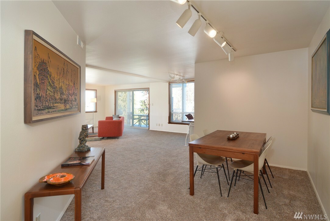 Property Photo: 722 N 85th St 34 WA 98103