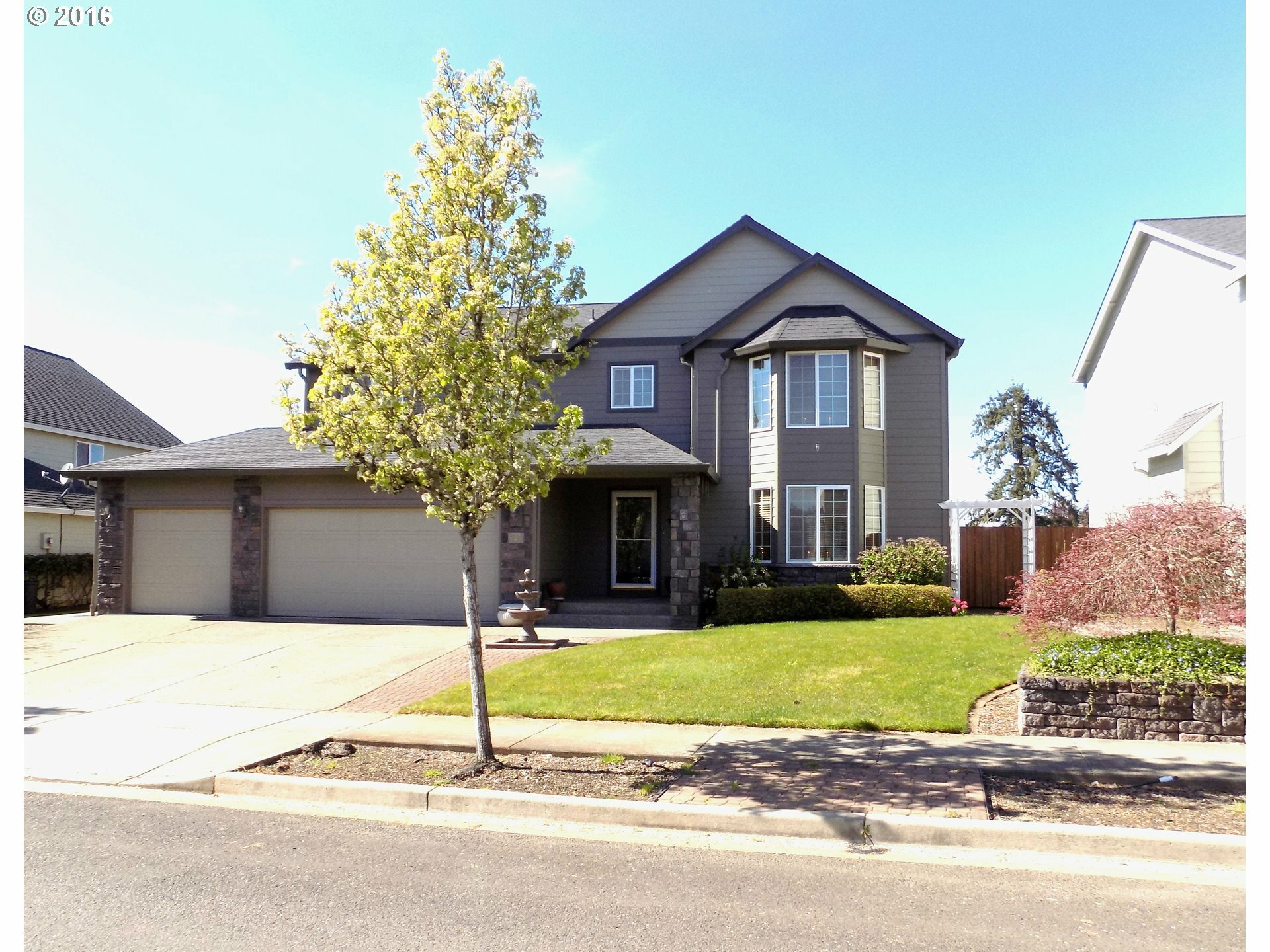 Property Photo:  823 N Raven Dr  WA 98642 