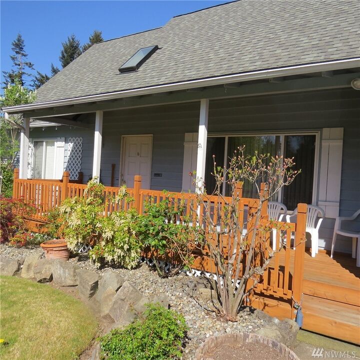 Property Photo: 1801 37th Wy SE WA 98002
