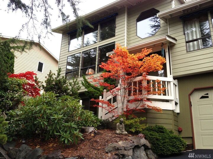 Property Photo:  910 Sea Vista Place  WA 98020 