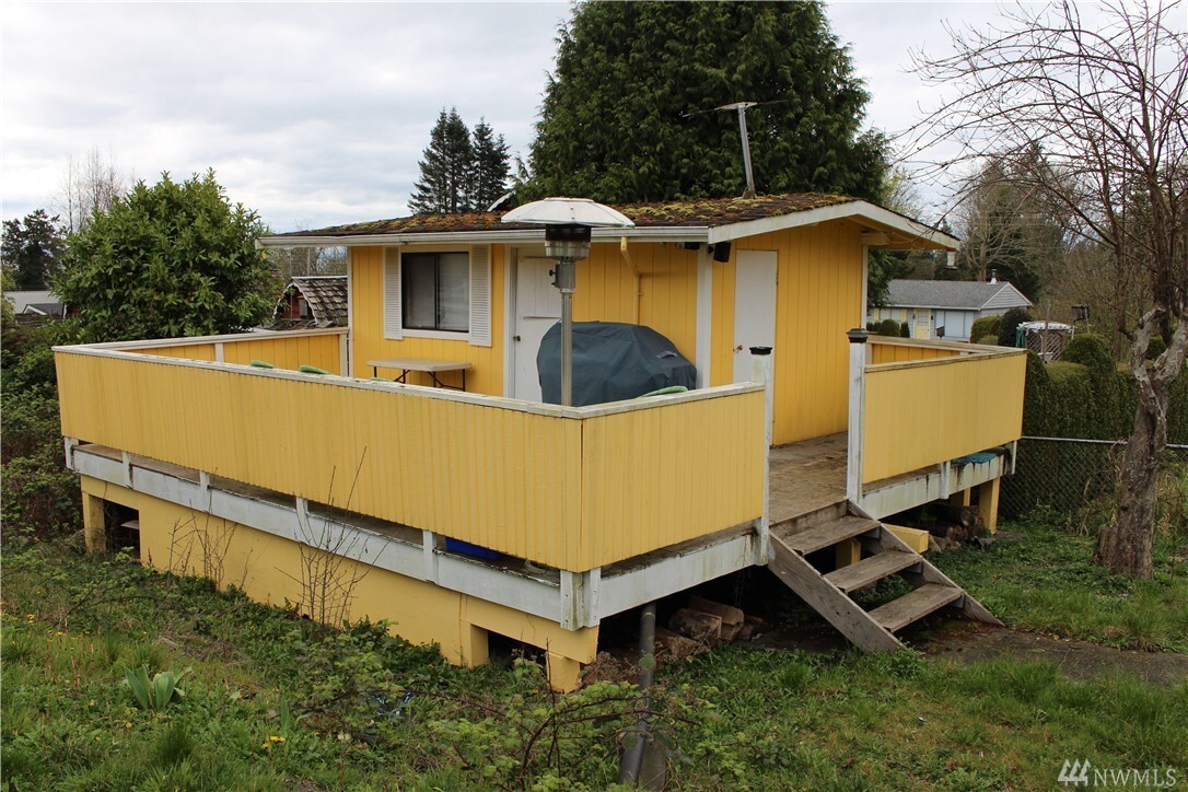 Property Photo: 615 South Beach Rd WA 98281