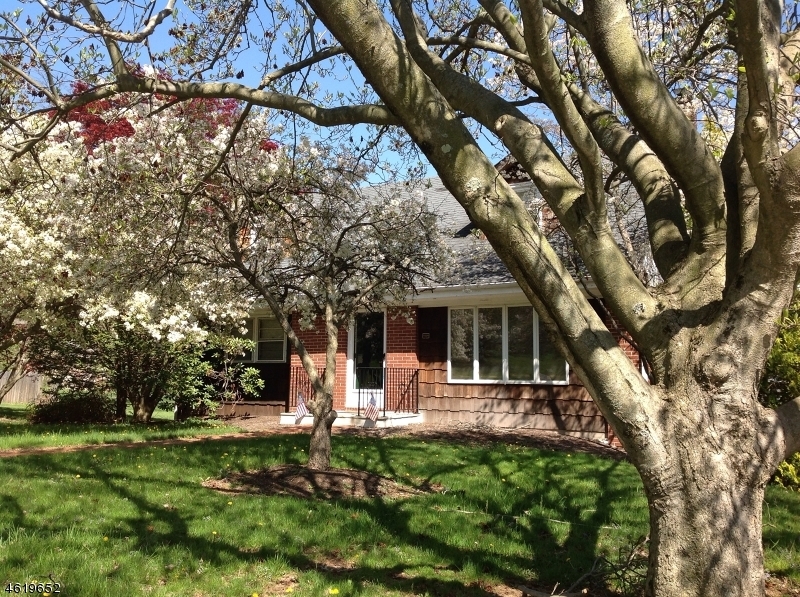 Property Photo: 8 Knox Ln NJ 08833