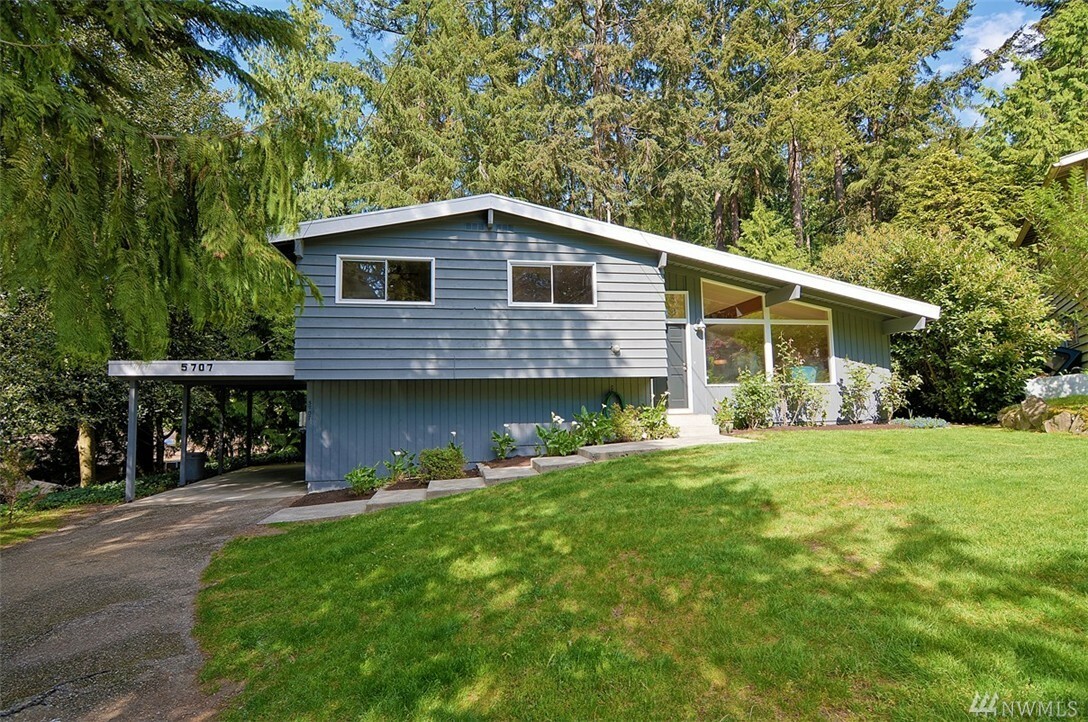 Property Photo:  5707 146th Place SW  WA 98026 