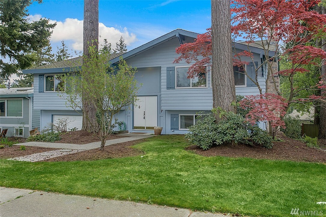 Property Photo:  12137 NE 141st St  WA 98034 