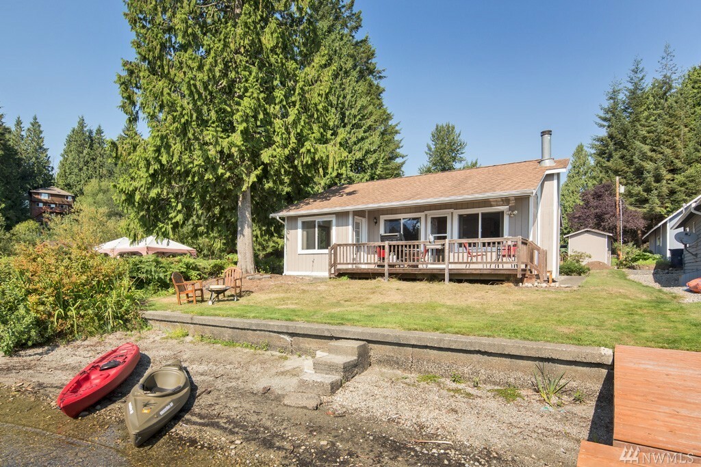 Property Photo:  5209 175th Ave SE  WA 98290 