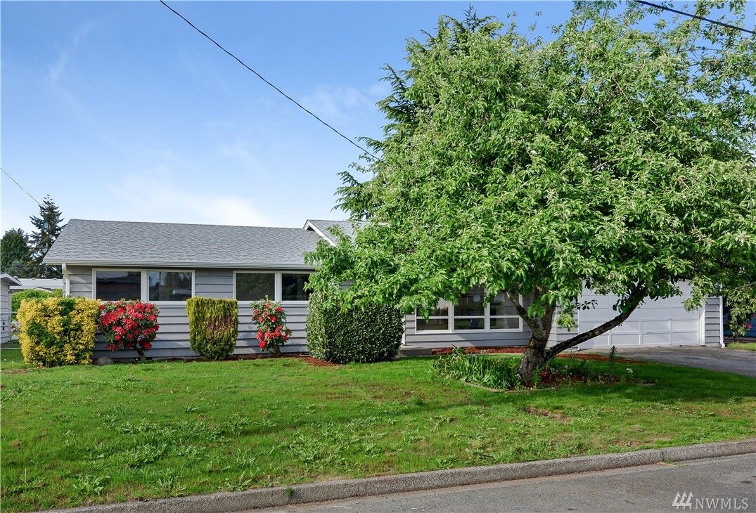 Property Photo:  1701 3rd Street NE  WA 98002 