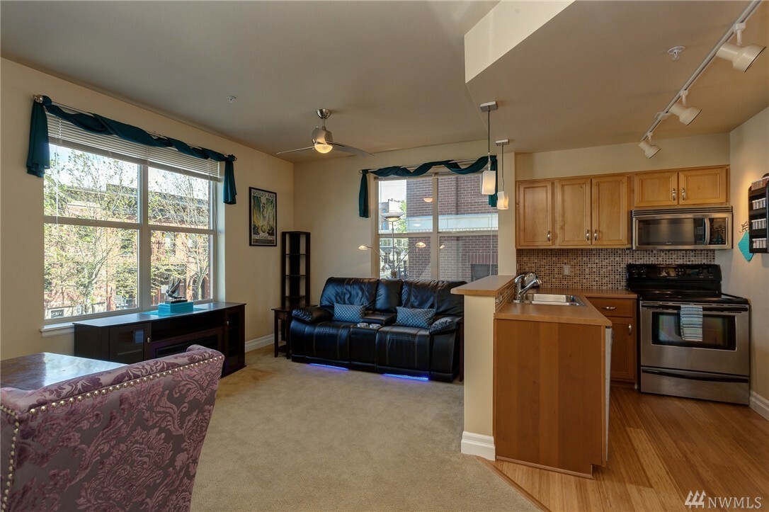 Property Photo:  910 Harris Ave 201  WA 98225 