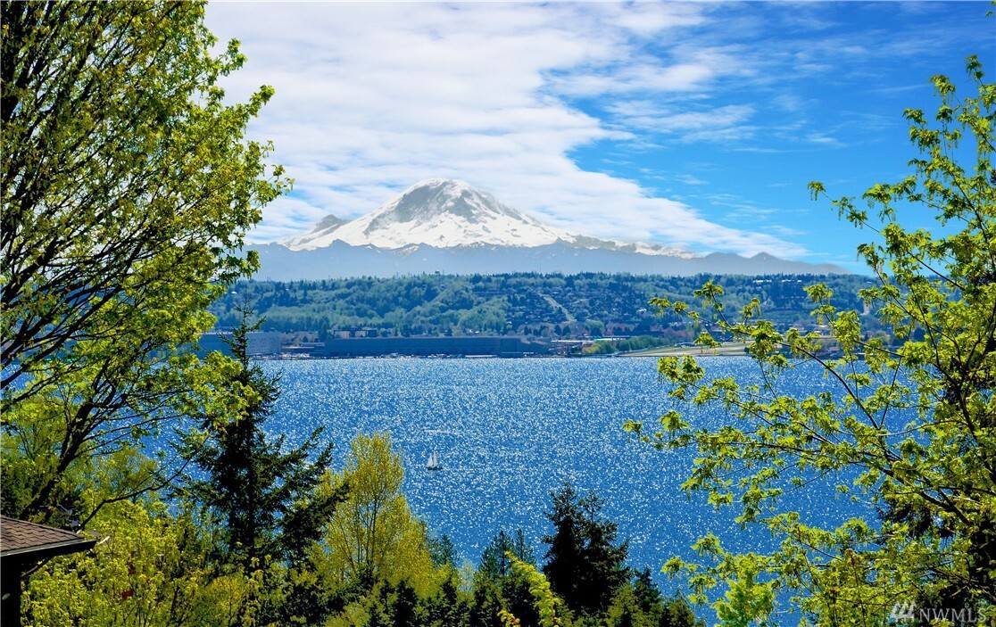 Property Photo: 7934 Lake View Lane WA 98040