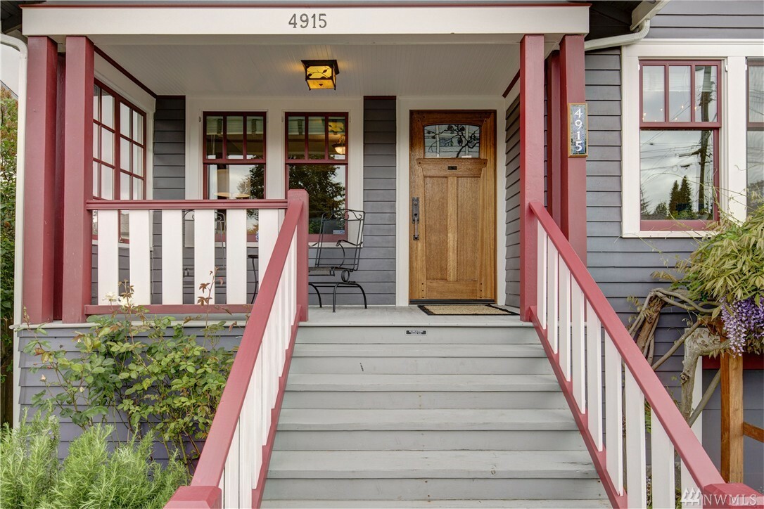 Property Photo:  4915 12th Ave S  WA 98108 